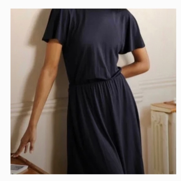 Boden Dresses & Skirts - Boden flutter sleeve jersey dress
